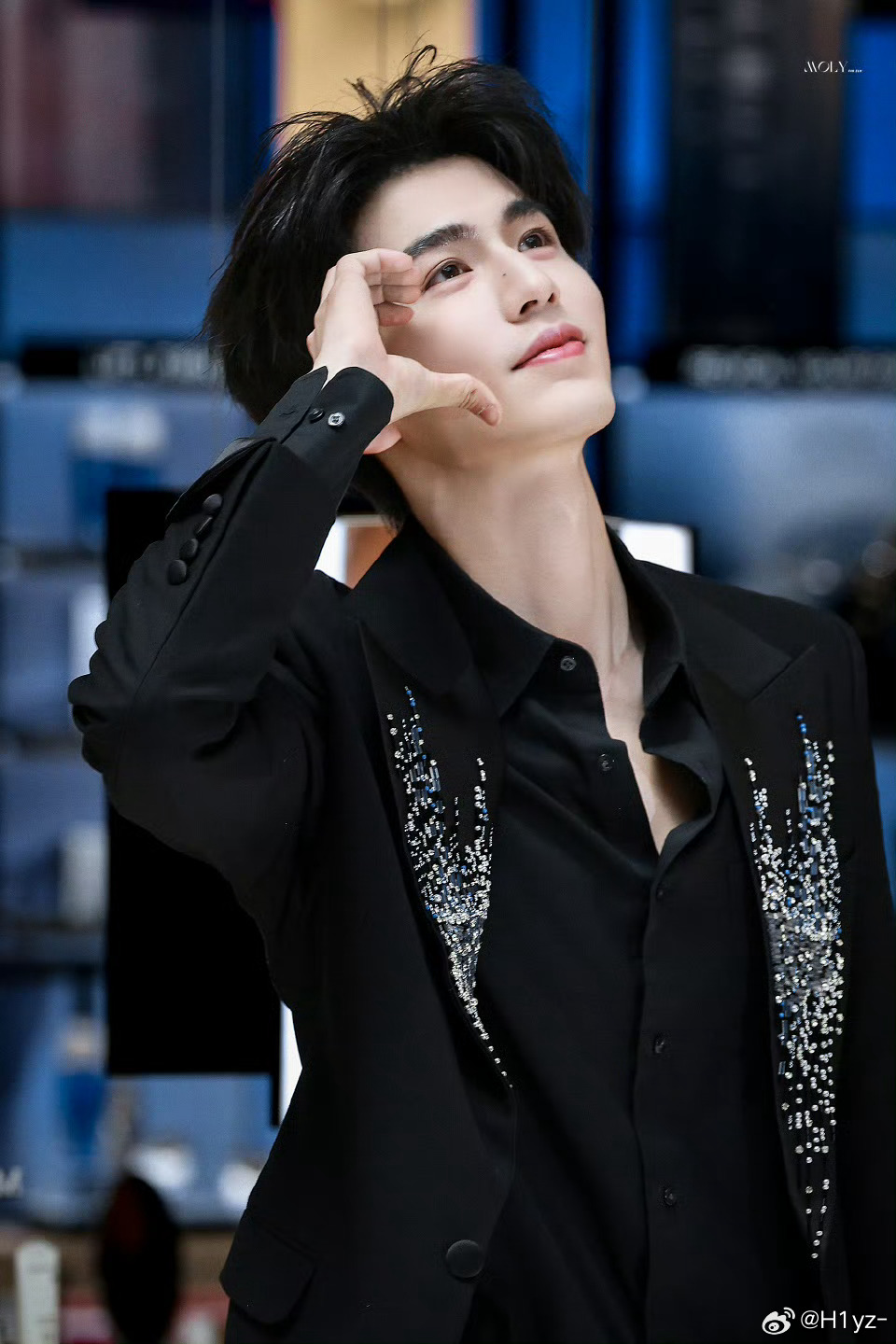 Khủng khiếp cảnh biển người chen k&iacute;n 5 tầng lầu trung t&acirc;m thương mại, mọi thứ n&aacute;o loạn v&igrave; Trương Lăng H&aacute;ch xuất hiện- Ảnh 10.