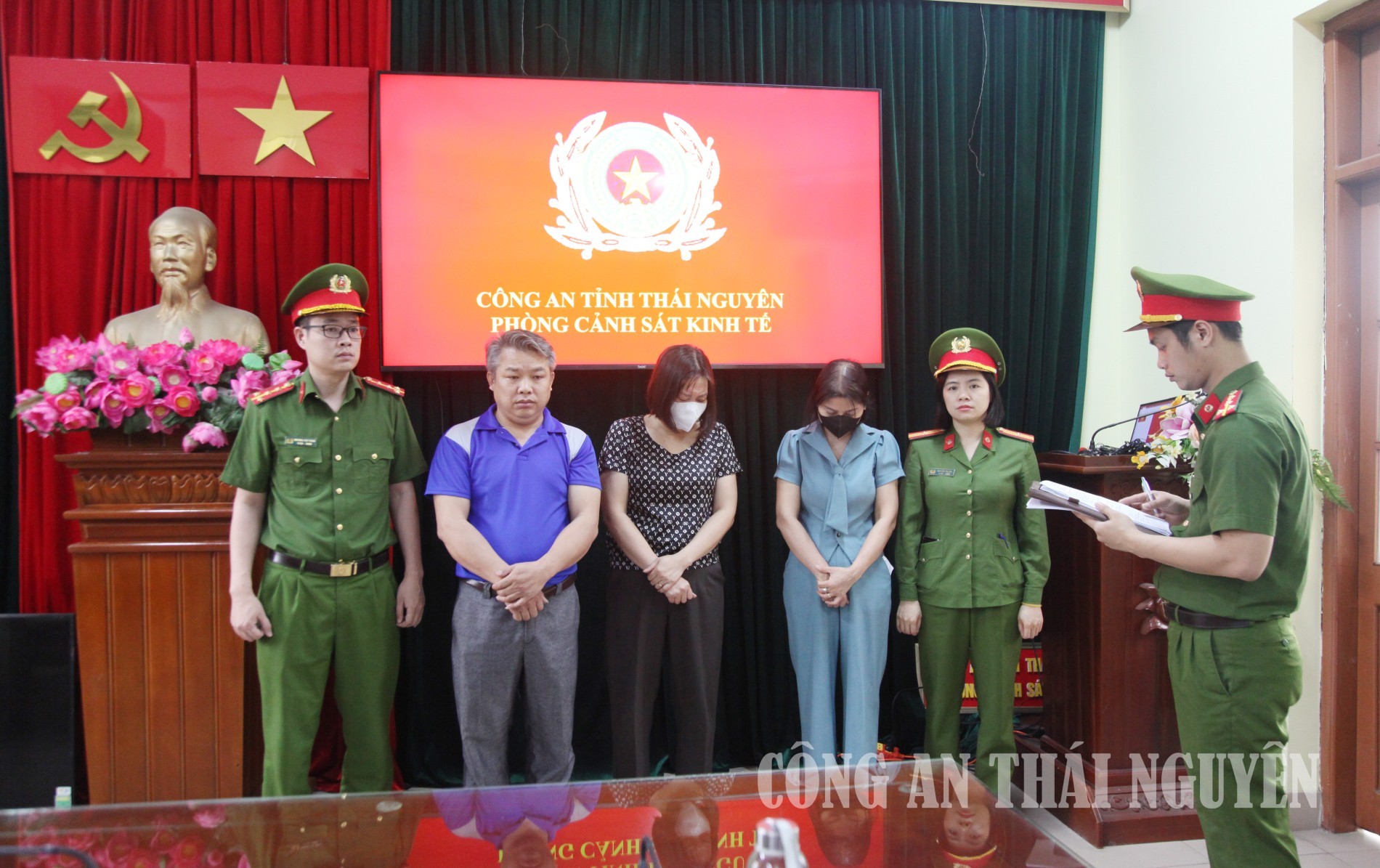 Khởi tố, bắt tạm giam Nguyễn Văn Th&agrave;nh c&ugrave;ng 2 người kh&aacute;c trong đường d&acirc;y cung cấp thực phẩm bẩn v&agrave;o trường học- Ảnh 1.