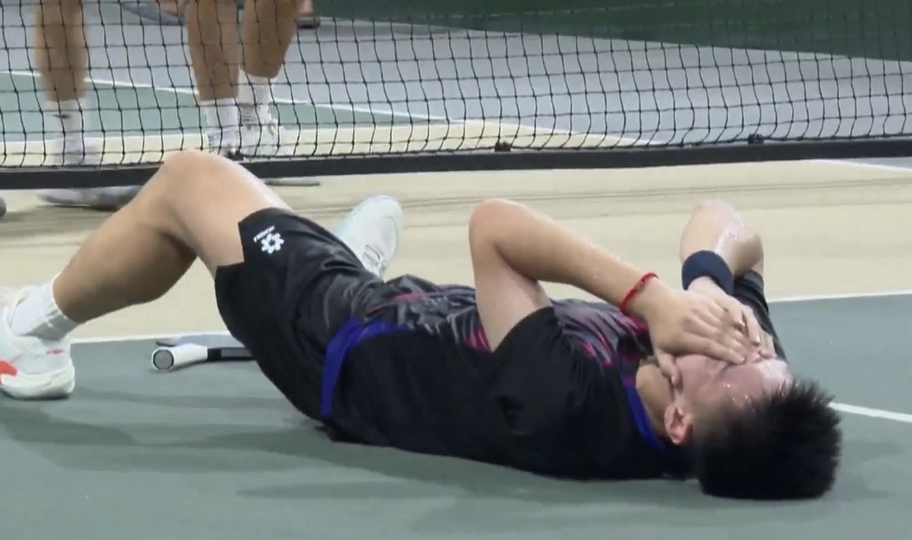 Vinh Hiển - Minh Qu&acirc;n đ&aacute;nh bại L&yacute; Ho&agrave;ng Nam, vỡ o&agrave; cảm x&uacute;c khi v&ocirc; địch giải pickleball Đ&agrave; Nẵng Open 2026- Ảnh 4.