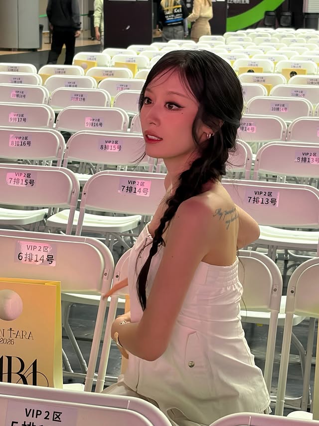 Mỹ nh&acirc;n đ&igrave;nh đ&aacute;m showbiz lộ diện với visual kh&ocirc;ng tin nổi hậu drama chồng cầu thủ đi bar với g&aacute;i lạ- Ảnh 2.