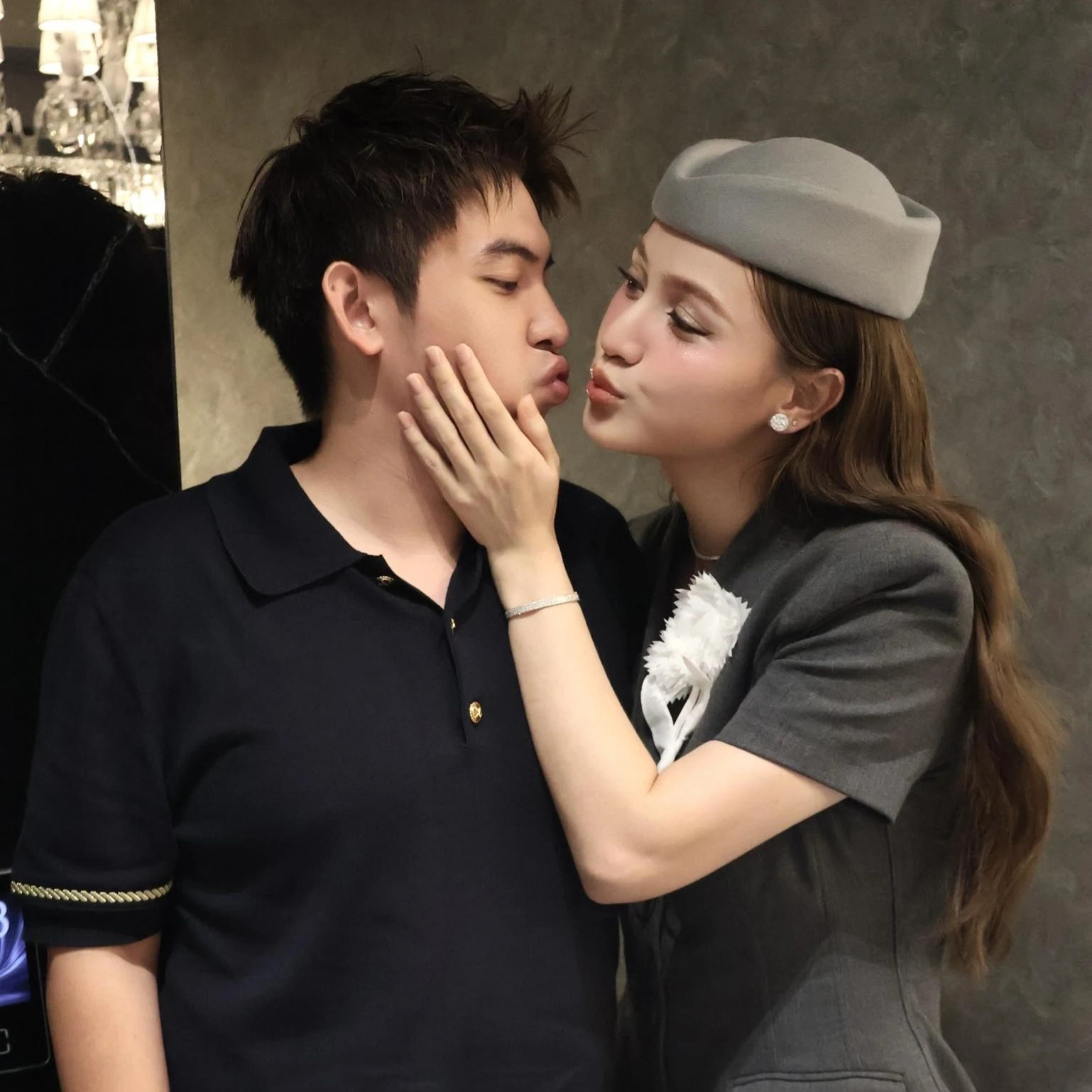 "Lọ Lem miền T&acirc;y" cưới thiếu gia S&agrave;i th&agrave;nh: Được mẹ chồng tặng biệt thự t&acirc;n h&ocirc;n trăm tỷ, t&agrave;i trợ lu&ocirc;n nội thất xa hoa- Ảnh 1.