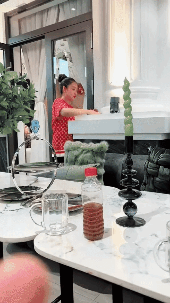 "Lọ Lem miền T&acirc;y" cưới thiếu gia S&agrave;i th&agrave;nh: Được mẹ chồng tặng biệt thự t&acirc;n h&ocirc;n trăm tỷ, t&agrave;i trợ lu&ocirc;n nội thất xa hoa- Ảnh 5.