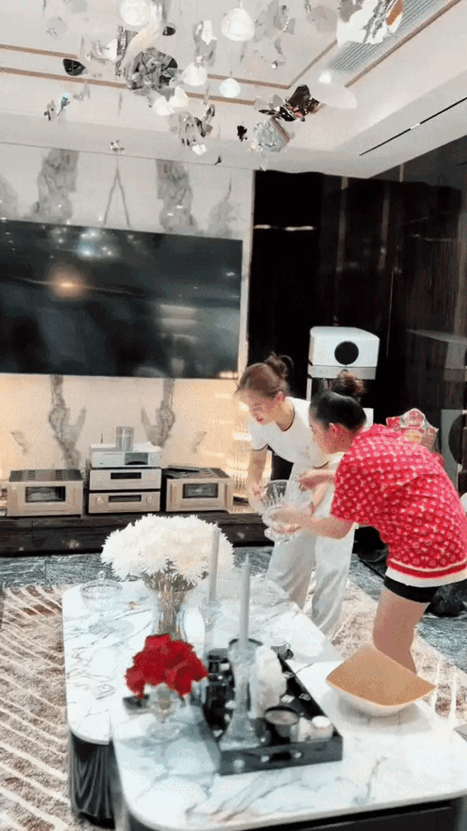 "Lọ Lem miền T&acirc;y" cưới thiếu gia S&agrave;i th&agrave;nh: Được mẹ chồng tặng biệt thự t&acirc;n h&ocirc;n trăm tỷ, t&agrave;i trợ lu&ocirc;n nội thất xa hoa- Ảnh 4.