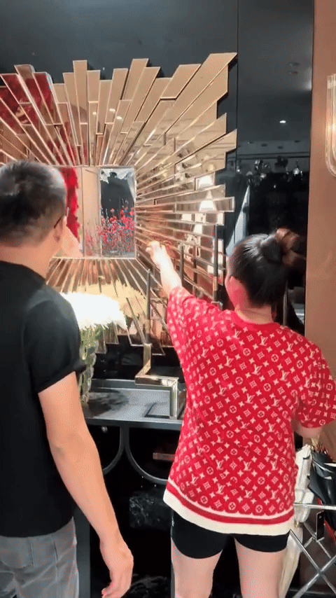 "Lọ Lem miền T&acirc;y" cưới thiếu gia S&agrave;i th&agrave;nh: Được mẹ chồng tặng biệt thự t&acirc;n h&ocirc;n trăm tỷ, t&agrave;i trợ lu&ocirc;n nội thất xa hoa- Ảnh 8.