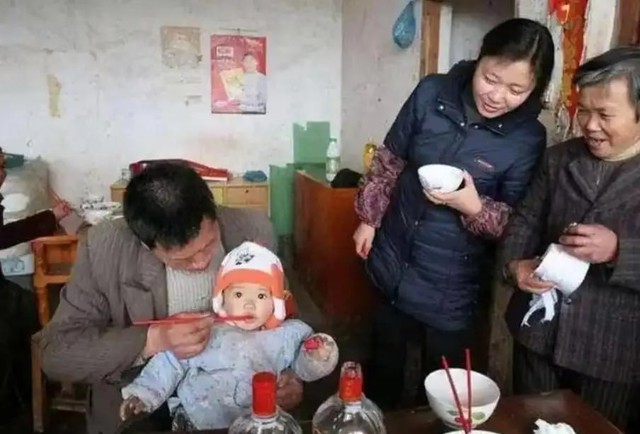 B&eacute; 5 th&aacute;ng tuổi suy gan sau bữa tiệc gia đ&igrave;nh: B&aacute;c sĩ lo ngại v&igrave; "t&igrave;nh thương thiếu hiểu biết" của &ocirc;ng nội- Ảnh 1.