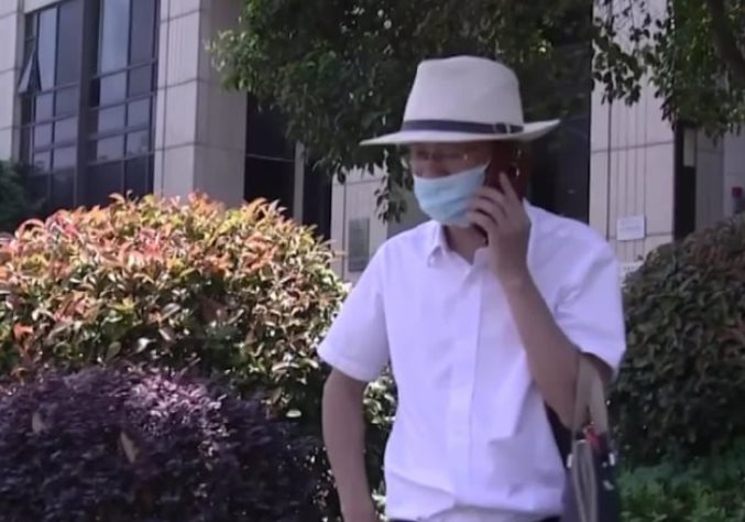 Ra ng&acirc;n h&agrave;ng xin r&uacute;t 579 triệu đồng từ t&agrave;i khoản của người cha qu&aacute; cố, người đ&agrave;n &ocirc;ng bị nh&acirc;n vi&ecirc;n từ chối: &ldquo;Ch&uacute;ng t&ocirc;i chỉ l&agrave;m theo quy định&rdquo;- Ảnh 1.