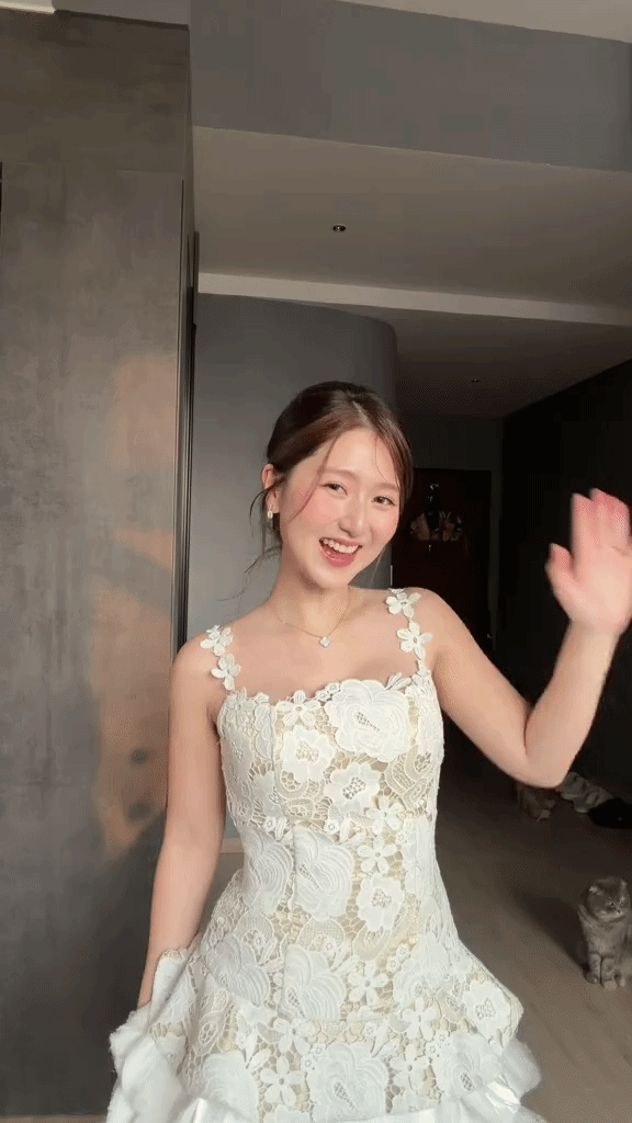 Đứng cạnh Tiểu Vy l&ugrave;n hơn hẳn 20cm, nhưng tiểu thư n&agrave;y c&oacute; khu&ocirc;n mặt đẹp đến mức chẳng cần chiều cao nữa - Ảnh 6.