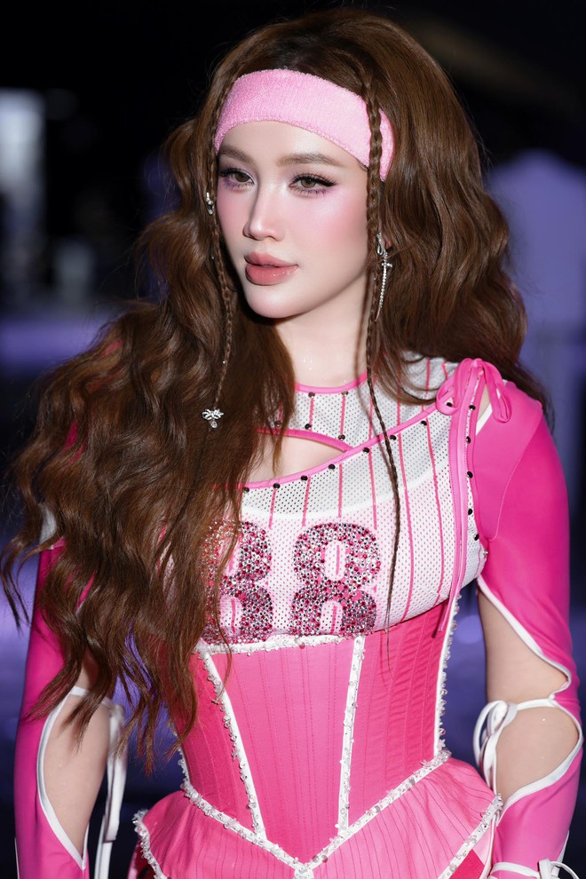 Bảo Thy da trắng mịn trẻ m&atilde;i kh&ocirc;ng gi&agrave;: Thường xuy&ecirc;n uống 1 loại nước chống nắng, thải mỡ, m&ugrave;a h&egrave; xứng đ&aacute;ng d&ugrave;ng đều- Ảnh 2.