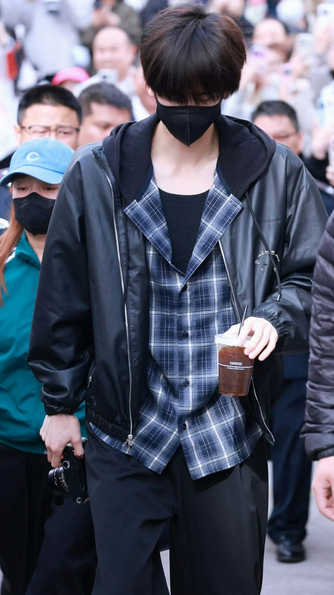 Bức ảnh vạch trần th&oacute;i ph&ocirc;ng bạt của Trương Lăng H&aacute;ch- Ảnh 9.