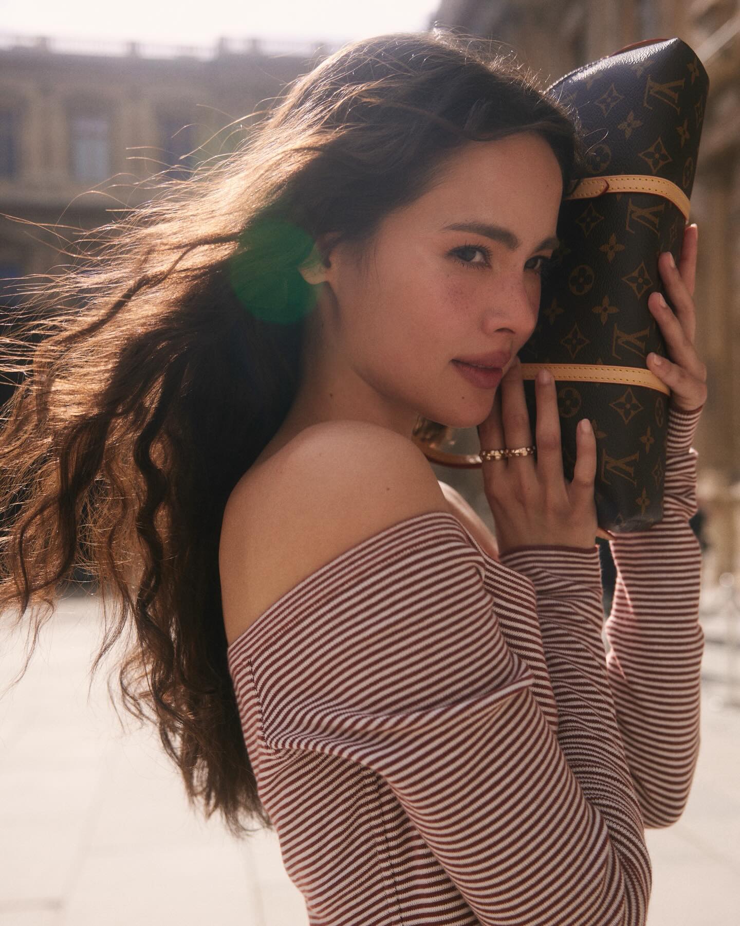 C&ocirc; g&aacute;i đi dạo bất ngờ th&agrave;nh si&ecirc;u sao được 200 brand săn l&ugrave;ng, tuổi 33 lấy chồng đẹp trai h&agrave;ng top thế giới- Ảnh 8.