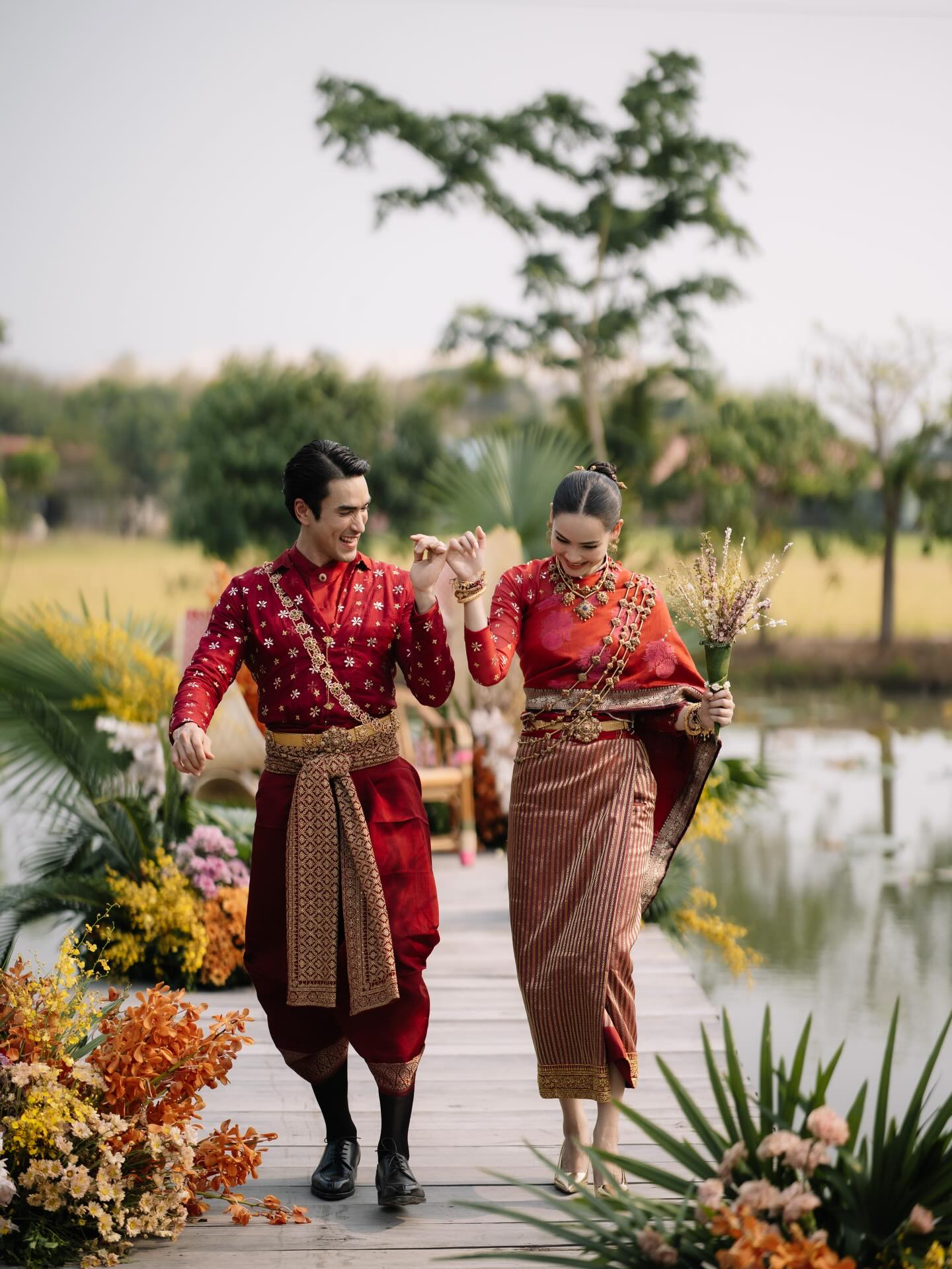 C&ocirc; g&aacute;i đi dạo bất ngờ th&agrave;nh si&ecirc;u sao được 200 brand săn l&ugrave;ng, tuổi 33 lấy chồng đẹp trai h&agrave;ng top thế giới- Ảnh 1.