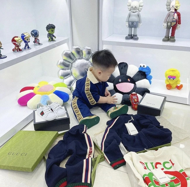 Tiểu thư S&agrave;i th&agrave;nh 15 tuổi y&ecirc;u, 20 tuổi lấy chồng: Ở biệt thự 3 tầng s&aacute;ng nhất phố, qua 4 lần sinh nở vẫn đẹp như g&aacute;i đ&ocirc;i mươi- Ảnh 12.