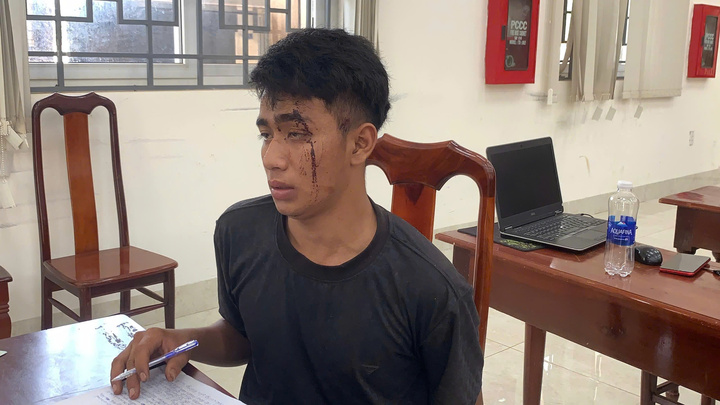 Tạm giam thanh ni&ecirc;n kh&ocirc;ng biết l&aacute;i xe vẫn trộm &ocirc; t&ocirc;, g&acirc;y tai nạn ở Đắk Lắk- Ảnh 1.