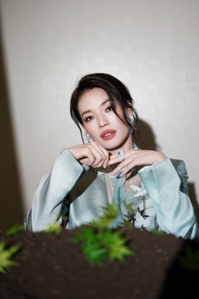 Thư Kỳ: "Kh&ocirc;ng trang điểm, t&ocirc;i cũng giống phụ nữ 50 tuổi" - Ảnh 3.