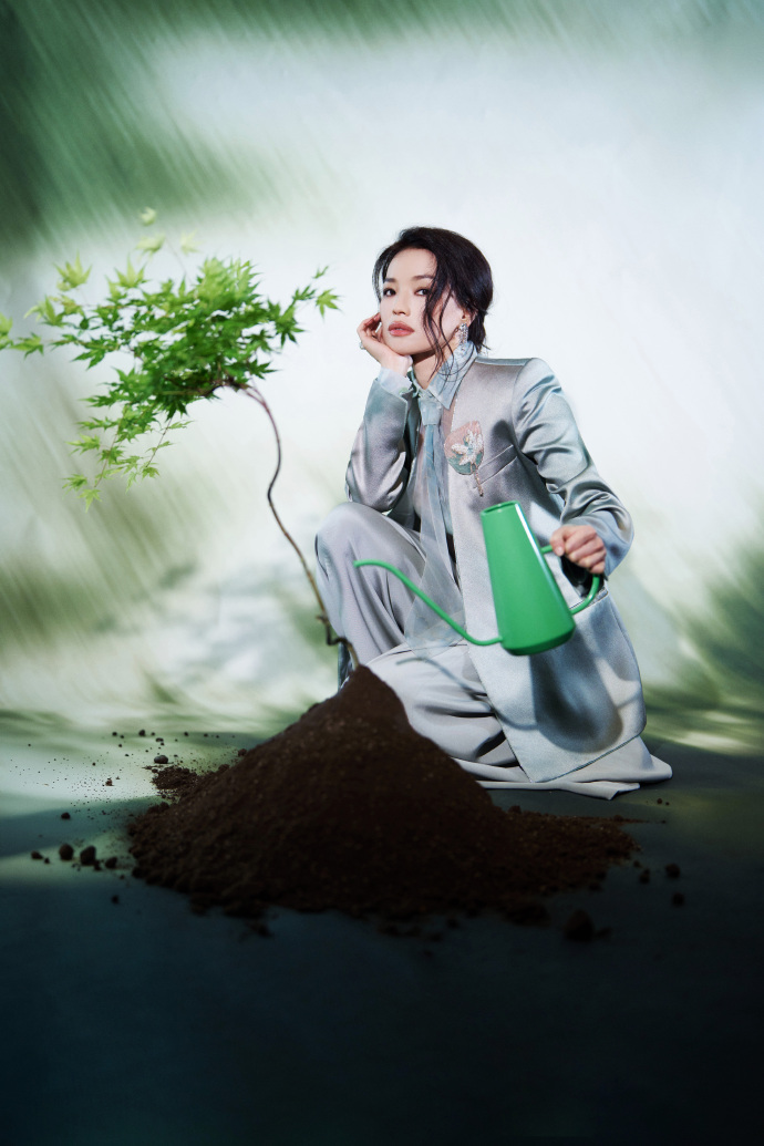 Thư Kỳ: "Kh&ocirc;ng trang điểm, t&ocirc;i cũng giống phụ nữ 50 tuổi" - Ảnh 1.