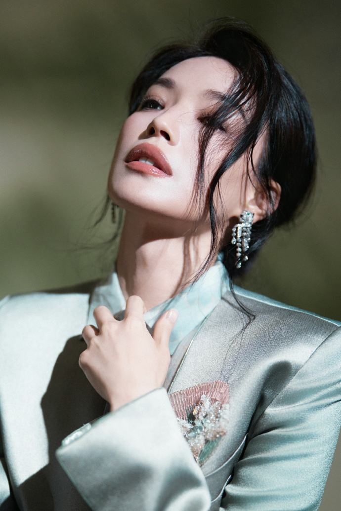 Thư Kỳ: "Kh&ocirc;ng trang điểm, t&ocirc;i cũng giống phụ nữ 50 tuổi" - Ảnh 2.