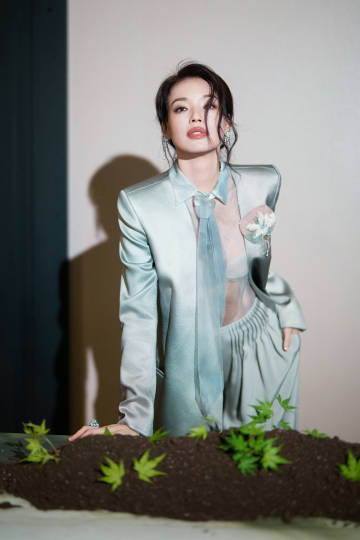 Thư Kỳ: "Kh&ocirc;ng trang điểm, t&ocirc;i cũng giống phụ nữ 50 tuổi" - Ảnh 6.