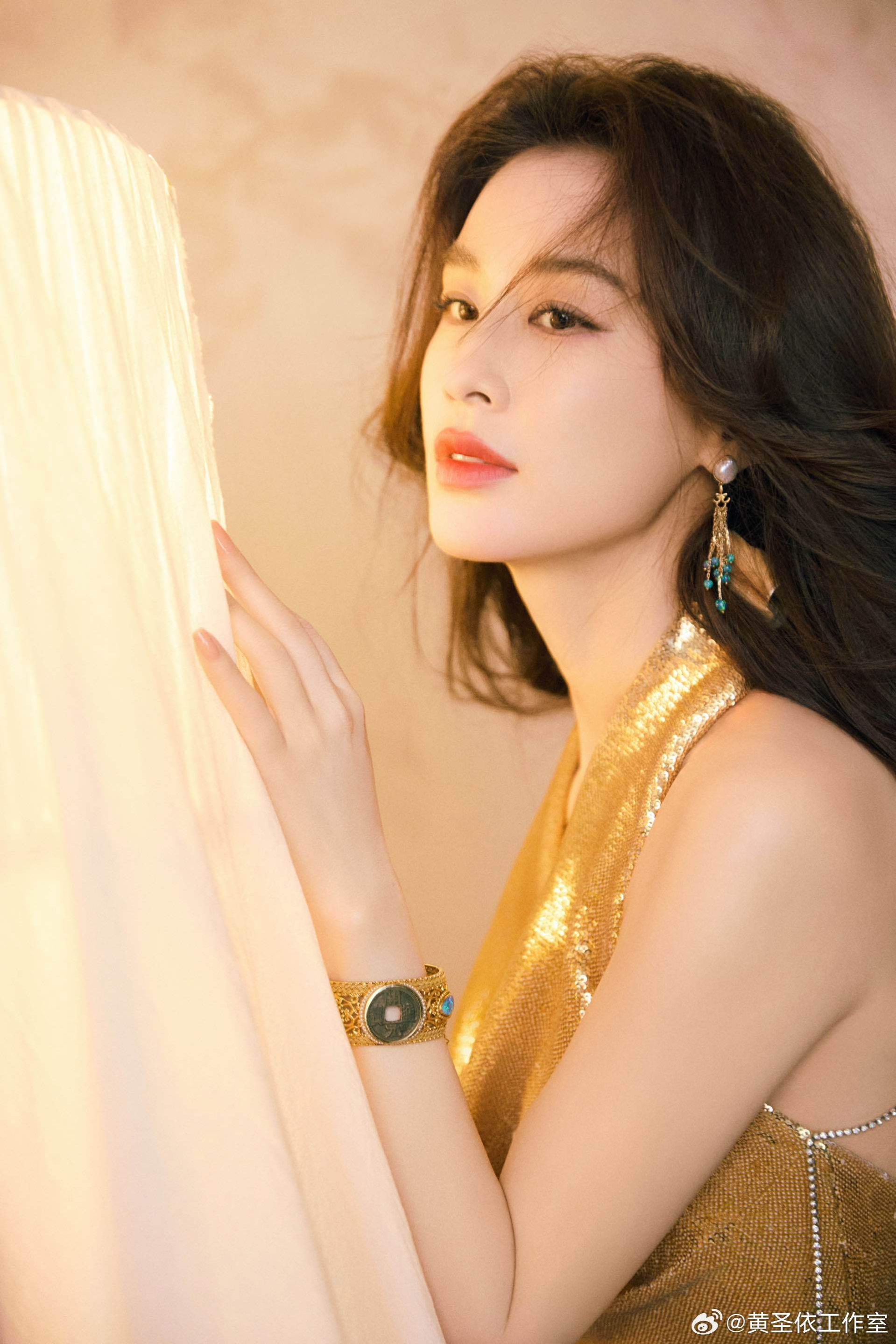 H&ocirc;n nh&acirc;n của nữ diễn vi&ecirc;n nổi tiếng "toang" rồi, chồng đại gia đ&atilde; đưa "bồ nh&iacute;" Hoa hậu Ho&agrave;n vũ về ra mắt mẹ gi&agrave;- Ảnh 8.