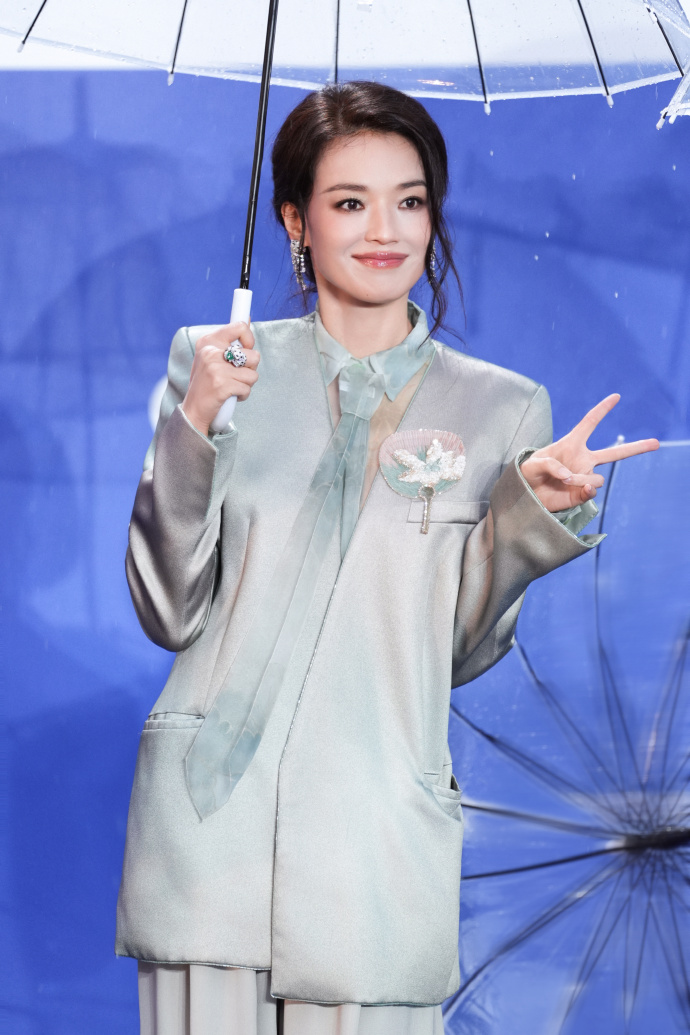 Thư Kỳ: "Kh&ocirc;ng trang điểm, t&ocirc;i cũng giống phụ nữ 50 tuổi" - Ảnh 7.