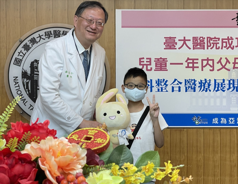 Cặp vợ chồng &ldquo;chia nhau&rdquo; hiến gan, thận cho con trai 12 tuổi mắc bệnh hiếm- Ảnh 3.