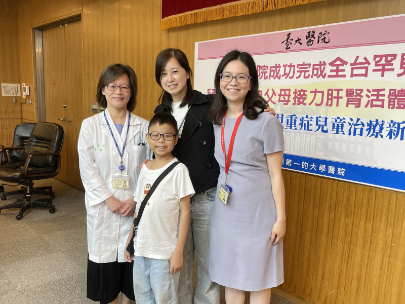 Cặp vợ chồng &ldquo;chia nhau&rdquo; hiến gan, thận cho con trai 12 tuổi mắc bệnh hiếm- Ảnh 1.