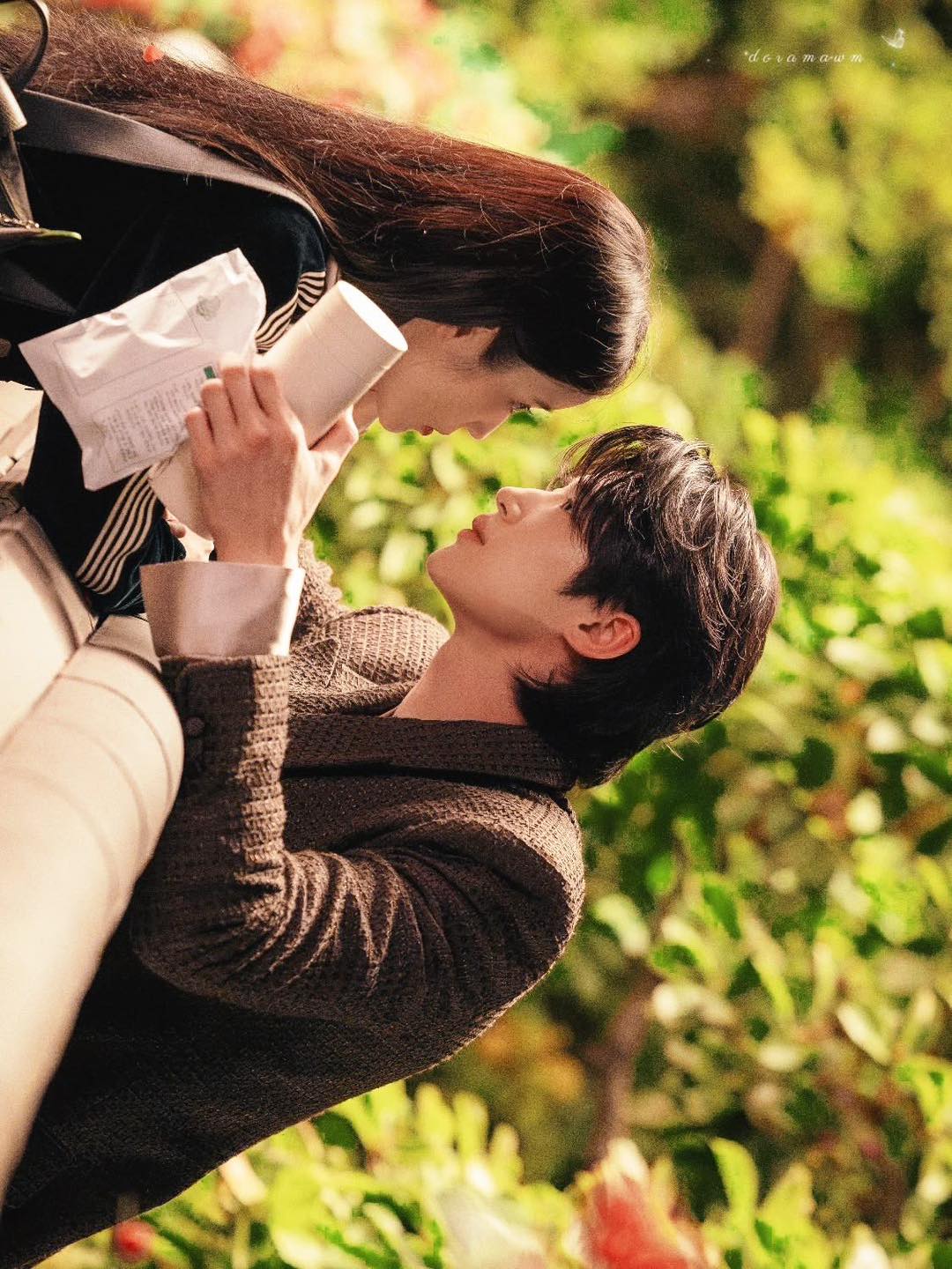 Phim của IU đ&atilde; qu&aacute; Pepsi ơi: Cặp ch&iacute;nh vừa chạm m&ocirc;i l&agrave; c&otilde;i mạng b&ugrave;ng nổ, rating cứ phải gọi l&agrave; đỉnh n&oacute;c- Ảnh 5.