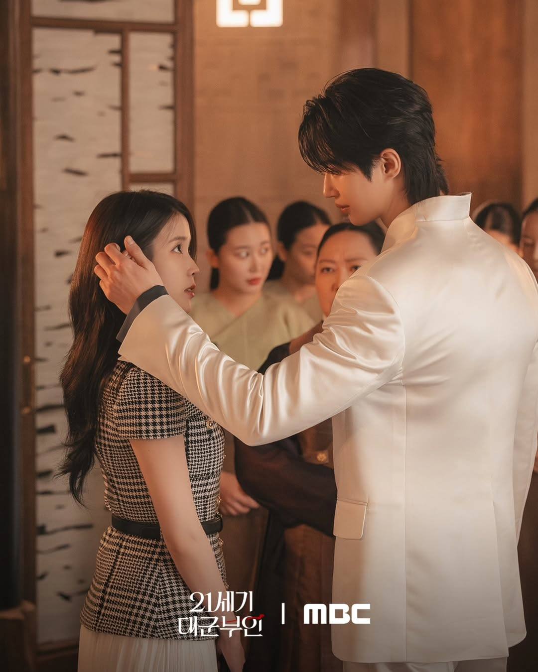 Phim của IU đ&atilde; qu&aacute; Pepsi ơi: Cặp ch&iacute;nh vừa chạm m&ocirc;i l&agrave; c&otilde;i mạng b&ugrave;ng nổ, rating cứ phải gọi l&agrave; đỉnh n&oacute;c- Ảnh 9.