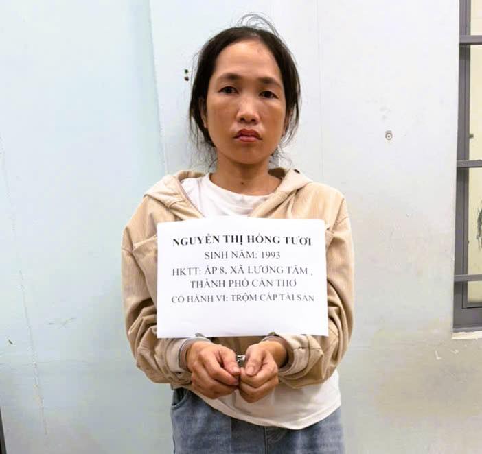 "Nữ qu&aacute;i" nhặt được ch&igrave;a kh&oacute;a ph&ograve;ng trọ rồi thản nhi&ecirc;n v&agrave;o "v&eacute;t sạch" bộ sưu tập d&acirc;y chuyền, nhẫn, v&ograve;ng simen- Ảnh 1.