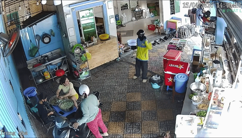 2h chiều kh&aacute;ch đang ngủ trưa, shipper bị camera an ninh&nbsp;ghi lại chuỗi hoạt động &acirc;m thầm- Ảnh 4.