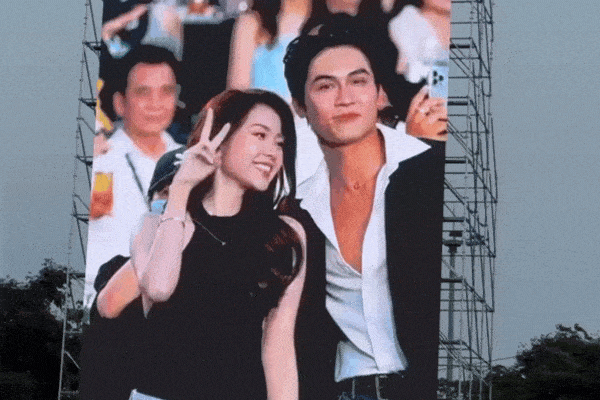 Mẹ ph&aacute;n chia tay nhưng tổng t&agrave;i vẫn dắt tiểu kiều th&ecirc; đi đu concert: Cả Việt Nam đẹp nhất ch&iacute;nh l&agrave; đ&ocirc;i n&agrave;y- Ảnh 1.