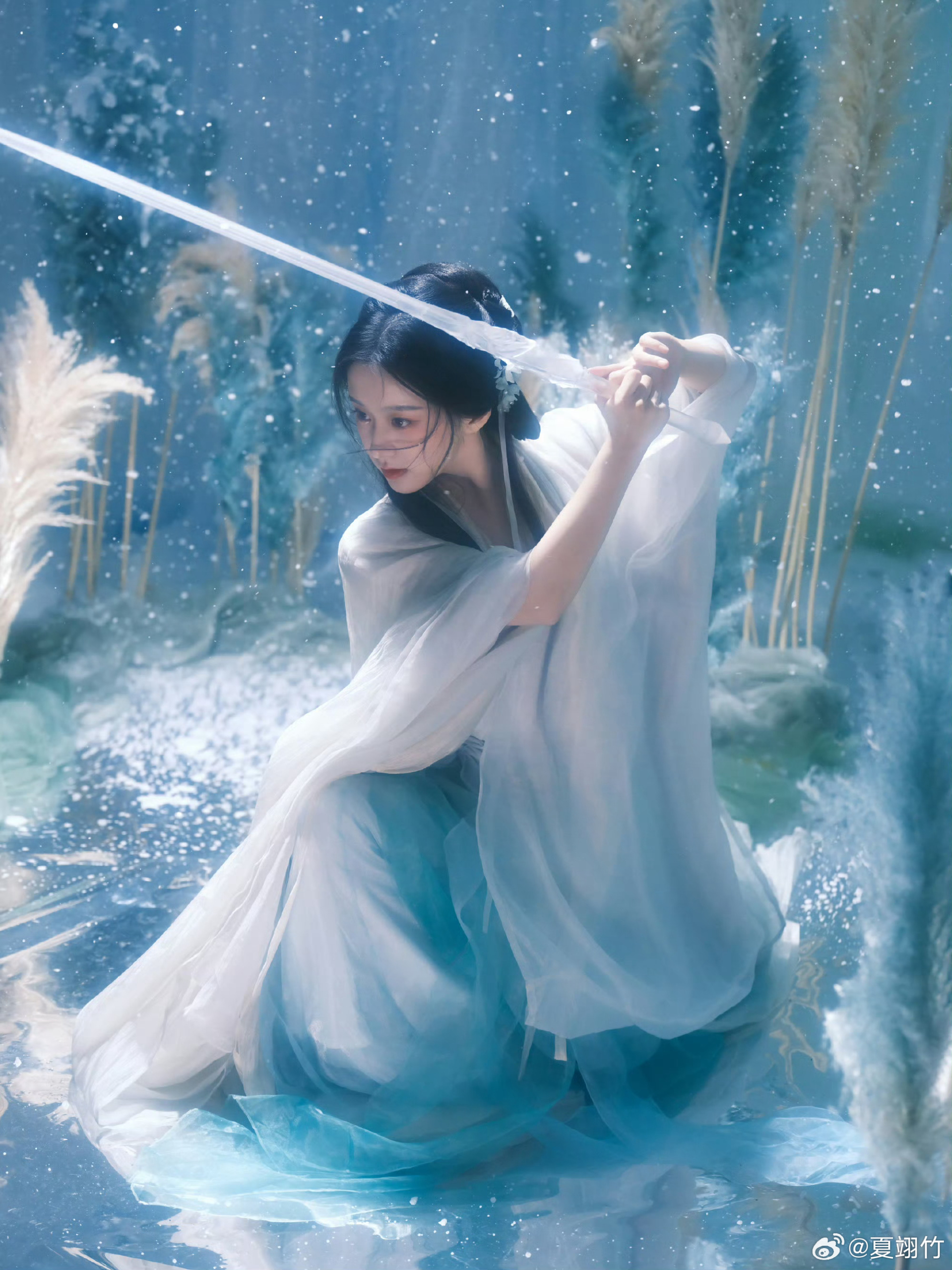 Đ&aacute;m cưới trong tuyết đang viral khắp Trung Quốc: C&ocirc; d&acirc;u - ch&uacute; rể đẹp đi&ecirc;n người, đỉnh cao thẩm mỹ phương Đ&ocirc;ng- Ảnh 7.