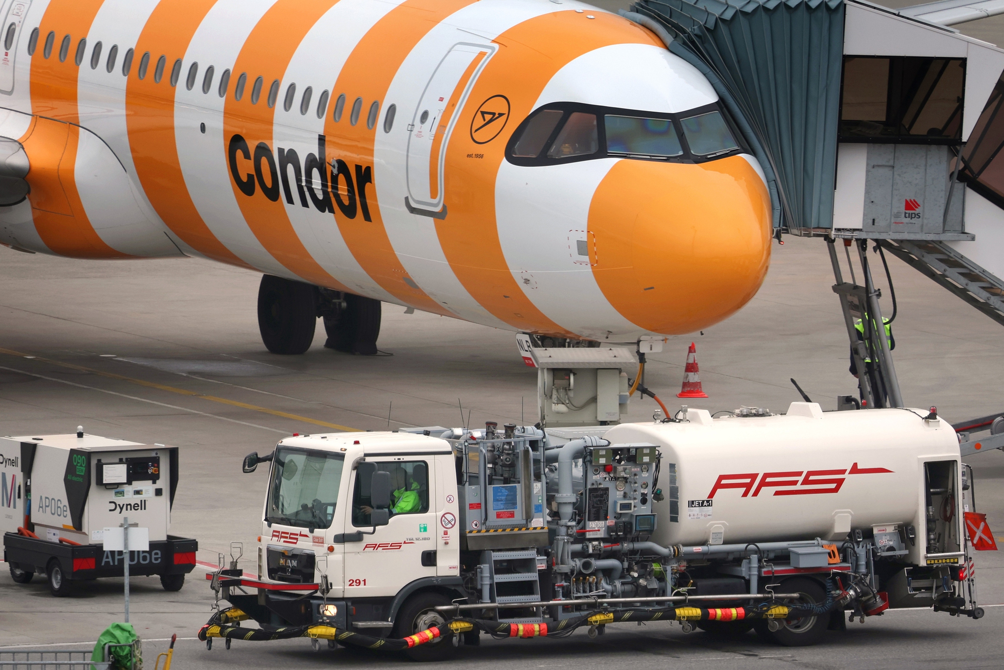 Nguy cơ thiếu nhi&ecirc;n liệu m&aacute;y bay to&agrave;n cầu- Ảnh 1.