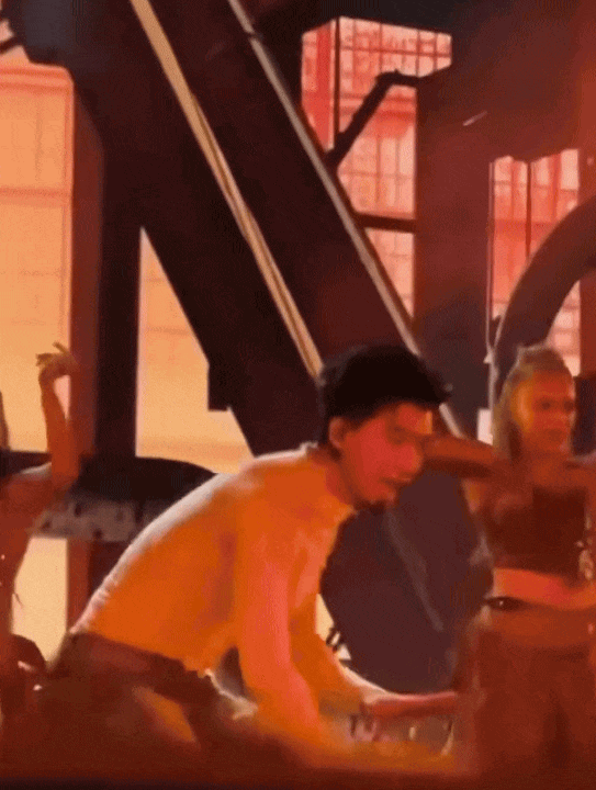 HIEUTHUHAI khoe body &ldquo;cực phẩm&rdquo; cơ bắp cuồn cuộn, t&aacute;i hiện vũ đạo từng g&acirc;y tranh c&atilde;i tại concert Anh Trai Say Hi- Ảnh 3.