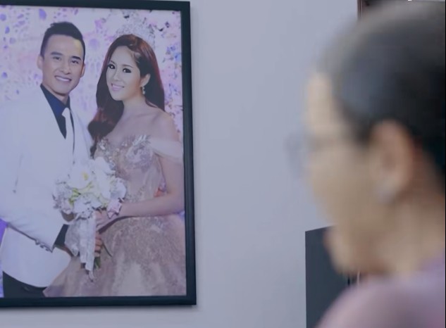 Ph&aacute;t hiện B&oacute;ng Ma Hạnh Ph&uacute;c "x&agrave;i ch&ugrave;a" ảnh cưới của cặp đ&ocirc;i nổi tiếng: Thay mỗi c&aacute;i mặt, tiết kiệm thế l&agrave; c&ugrave;ng- Ảnh 4.