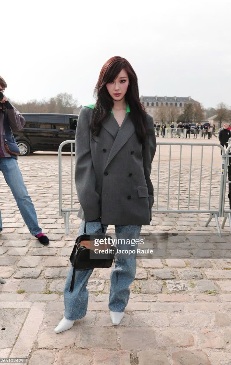 M&agrave;n lột x&aacute;c h&uacute;t view của nữ idol vướng tranh c&atilde;i nghiện thẩm mỹ- Ảnh 2.