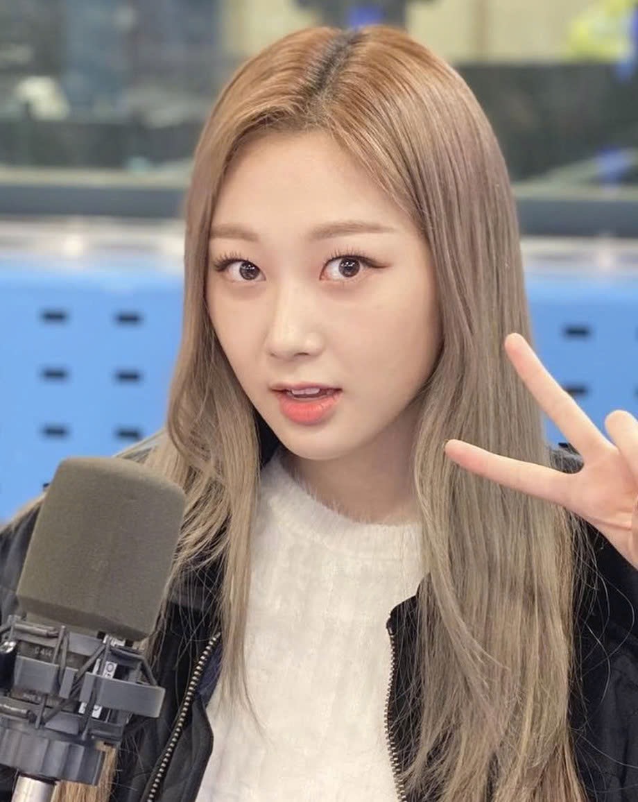 M&agrave;n lột x&aacute;c h&uacute;t view của nữ idol vướng tranh c&atilde;i nghiện thẩm mỹ- Ảnh 5.