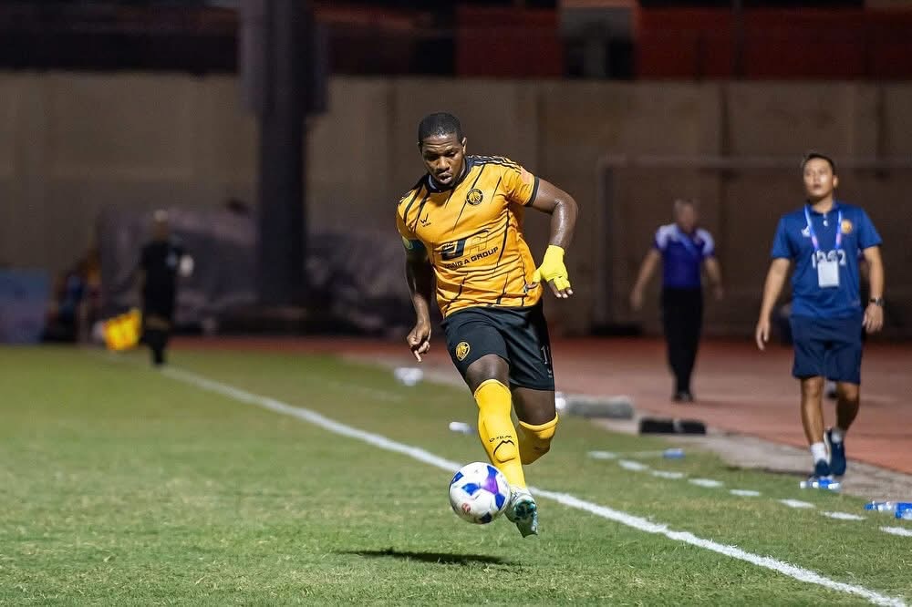 Rimario &ldquo;dỗi&rdquo; bỏ CLB Thanh Ho&aacute; về qu&ecirc;, đội b&oacute;ng xứ Thanh chồng chất kh&oacute; khăn, phải d&ugrave;ng cả thủ m&ocirc;n chơi tiền đạo- Ảnh 1.