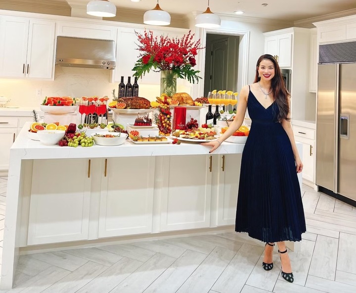 Sức h&uacute;t của "Hoa hậu quốc d&acirc;n" d&ugrave; đ&atilde; gần 10 năm rời h&agrave;o quang showbiz Việt- Ảnh 6.