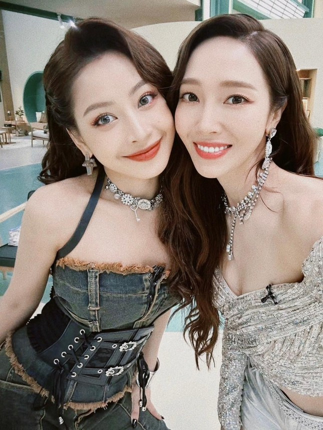 Mối quan hệ giữa Chi Pu v&agrave; "c&ocirc;ng ch&uacute;a Kpop" đời đầu, 1 h&agrave;nh động đặc biệt ngay tại Việt Nam- Ảnh 5.