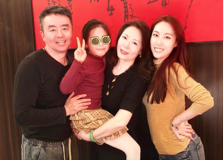 Y&ecirc;u tinh nhện của "T&acirc;y du k&yacute;": Mỹ nh&acirc;n m&agrave;n ảnh bỏ h&agrave;o quang, U60 vẫn trẻ đẹp- Ảnh 3.