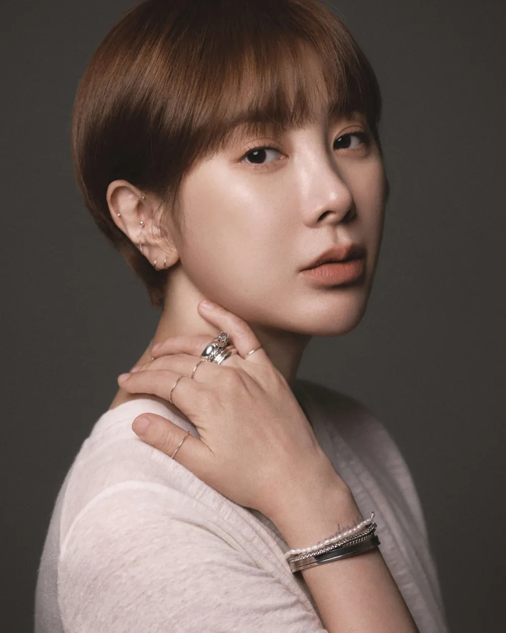 Nữ ca sĩ hạng A bị chồng doanh nh&acirc;n &eacute;p ly h&ocirc;n sau nửa năm cưới: &ldquo;T&ocirc;i li&ecirc;n tục l&ecirc;n cơn co giật, liệt người, kh&ocirc;ng d&aacute;m v&agrave;o bệnh viện&rdquo;- Ảnh 5.