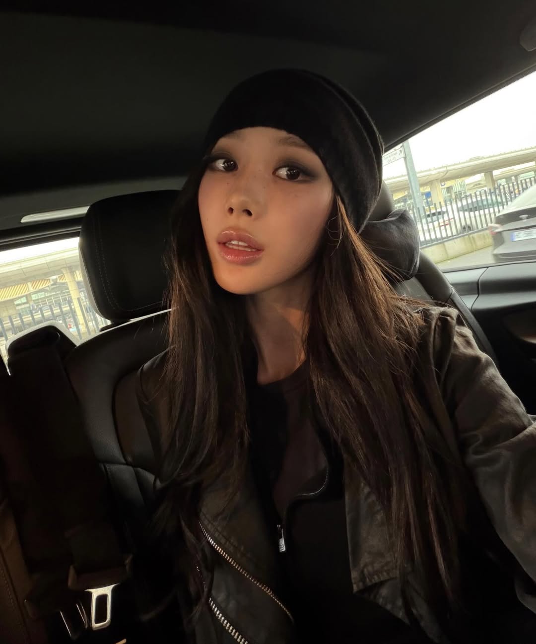 M&agrave;n lột x&aacute;c h&uacute;t view của nữ idol vướng tranh c&atilde;i nghiện thẩm mỹ- Ảnh 7.