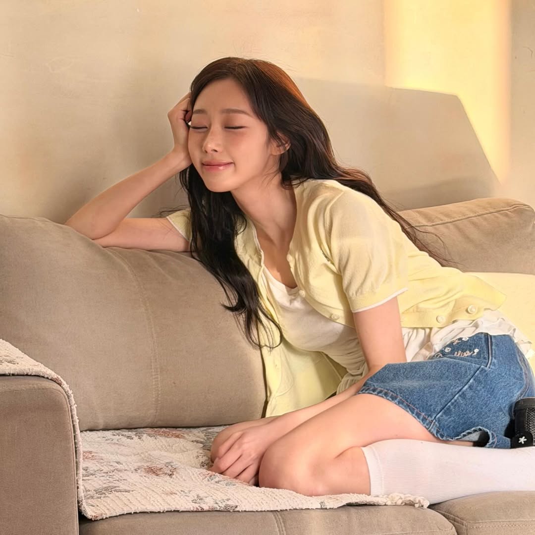 M&agrave;n lột x&aacute;c h&uacute;t view của nữ idol vướng tranh c&atilde;i nghiện thẩm mỹ- Ảnh 9.