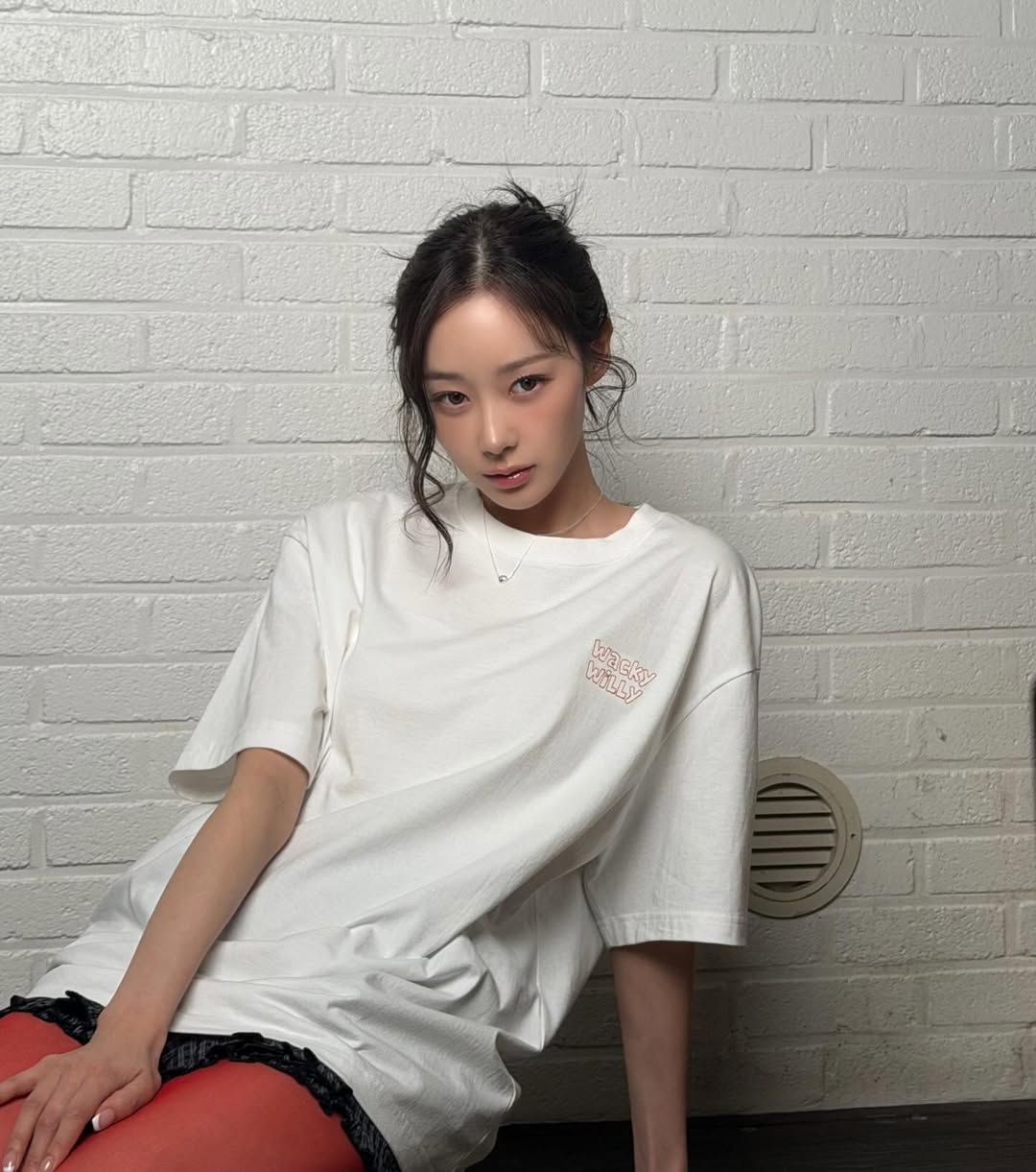 M&agrave;n lột x&aacute;c h&uacute;t view của nữ idol vướng tranh c&atilde;i nghiện thẩm mỹ- Ảnh 6.