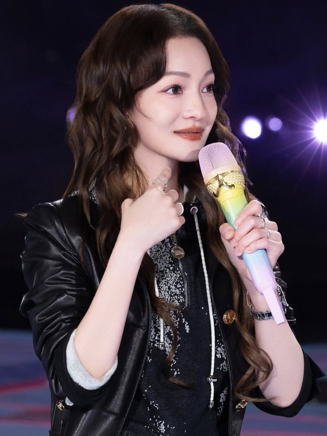 Mỹ nh&acirc;n 43 tuổi nhan sắc như thiếu nữ: Sự nghiệp sụp đổ v&igrave; gia đ&igrave;nh, tự mua cả h&ograve;n đảo ở cho y&ecirc;n th&acirc;n- Ảnh 1.