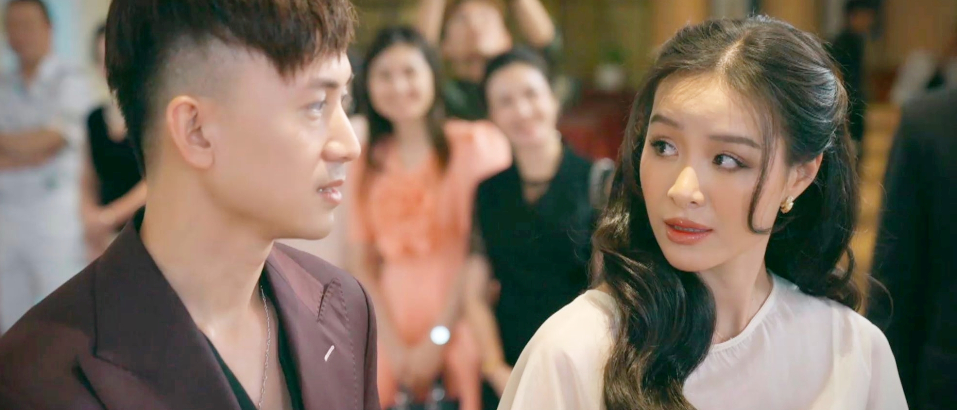 Trần đời chưa thấy Hoa hậu Việt n&agrave;o k&eacute;m sắc thế n&agrave;y: Sợ nhất nụ cười nhếch m&eacute;p, tr&ocirc;ng đểu giả v&ocirc; c&ugrave;ng- Ảnh 2.