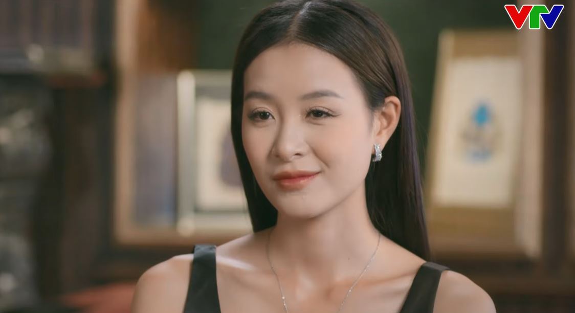 Trần đời chưa thấy Hoa hậu Việt n&agrave;o k&eacute;m sắc thế n&agrave;y: Sợ nhất nụ cười nhếch m&eacute;p, tr&ocirc;ng đểu giả v&ocirc; c&ugrave;ng- Ảnh 3.