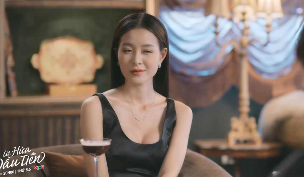 Trần đời chưa thấy Hoa hậu Việt n&agrave;o k&eacute;m sắc thế n&agrave;y: Sợ nhất nụ cười nhếch m&eacute;p, tr&ocirc;ng đểu giả v&ocirc; c&ugrave;ng- Ảnh 4.