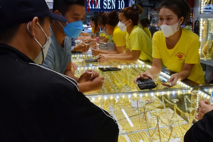 Gi&aacute; v&agrave;ng h&ocirc;m nay, 18-4: Bật tăng trở lại - Ảnh 1.