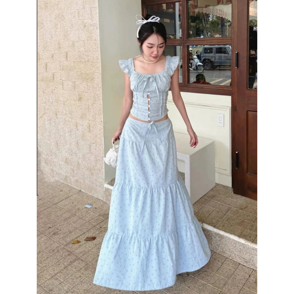 8 c&aacute;ch phối ch&acirc;n v&aacute;y hoa nh&iacute; gi&uacute;p n&agrave;ng mặc đẹp từ c&ocirc;ng sở đến đi biển- Ảnh 11.